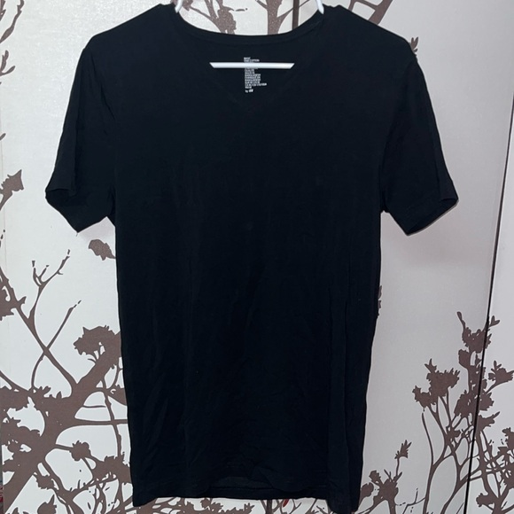 H&M Basic Fine Cotton Stretch Men’s V-Neck Black T-Shirt Size Medium NWOT $ - Picture 1 of 7